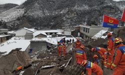 Çin'de heyelan: 30 kişi toprak altında kaldı