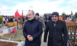 HÜDA PAR Adıyaman İl Başkanlığı, depremde ölenlerin kabirlerini ziyaret etti