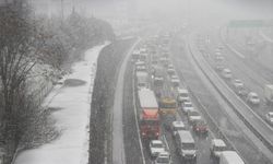 İstanbul'da kar yağışı nedeniyle hafta sonu eğitimlere ara verildi