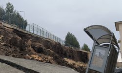 Şanlıurfa’da yağış nedeniyle okulun istinat duvarı çöktü
