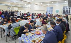 Hafızlık proje okulunda öğrenci ve veliler iftar sofrasında buluştu