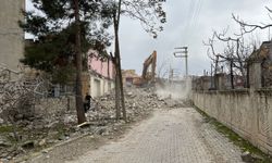 Siirt'te metruk binaların yıkımı gerçekleştirildi