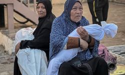 Siyonist rejim Gazze'yi bombaladı: Aynı aileden 7 şehit