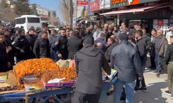 Van’da seyyar satıcılarla zabıta arasında arbede çıktı!