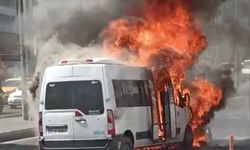 Alev alan şehir içi yolcu aracı paniğe neden oldu