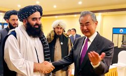 Çin Dışişleri Bakanı, Pekin'de Afganistan Dışişleri Bakanı ile görüştü