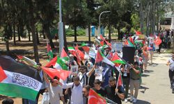 Çukurova Üniversitesi öğrencileri, Gazze ile dayanışma yürüyüşü düzenledi