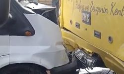 Diyarbakır'da kamyonet, belediye otobüsüne arkadan çarptı