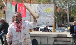 Dr. Kemal Sağlam Ankara'da Gazze için tek kişilik eylem düzenledi