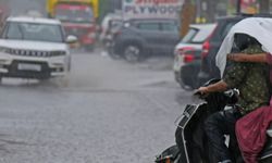 Hindistan'da yağış ve fırtınalar nedeniyle 14 kişi öldü