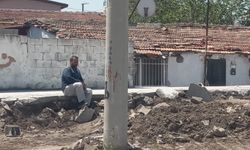 Kendi arazisine konteyner kuramayan depremzede, sesini duyurmaya çalışıyor