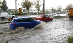 Meteoroloji'den kuvvetli yağış, fırtına ve toz taşınımı uyarısı