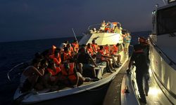 Muğla açıklarında 33 düzensiz göçmen ve 2 kaçakçı yakalandı