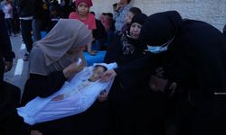 Siyonist rejim çadırları bile bombalıyor: Deyr el-Belah'ta sığınmacı aile katledildi