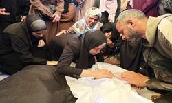 Siyonist rejim Gazze'de bir aileyi yok etti: 7 şehit