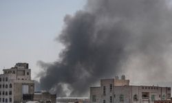 Siyonist rejim Yemen'e saldırdı: 1 şehit, 11 yaralı