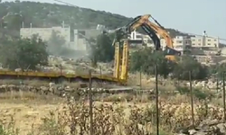 Siyonistler işgal ettikleri toprakları genişletiyor: Batı Şeria’da 7 kişilik ailenin evi yıkıldı