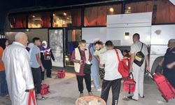 İşgal ordusu, Filistinli hacı adaylarını taşıyan otobüse zırhlı araçla çarptı