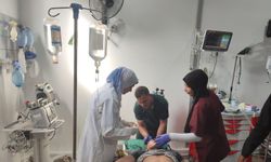 Katil rejim ambulansların Refah'taki katliam bölgesine ulaşmasını engelledi