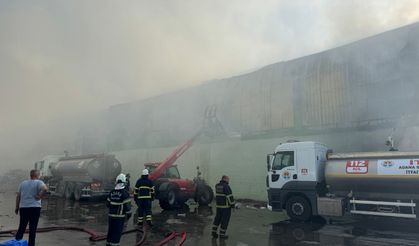 Adana’da geri dönüşüm tesisinde çıkan yangın kontrol altına alındı