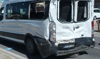 Mardin’de tır minibüse arkadan çarptı: 4 yaralı 
