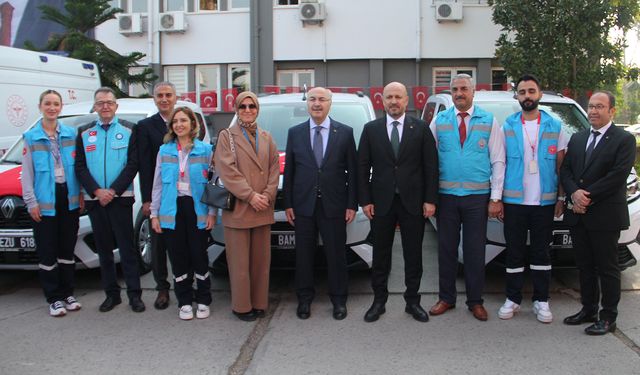 Adana'da Sağlık Bakanlığı tarafından tahsis edilen ambulans ve sağlık araçları törenle teslim edildi