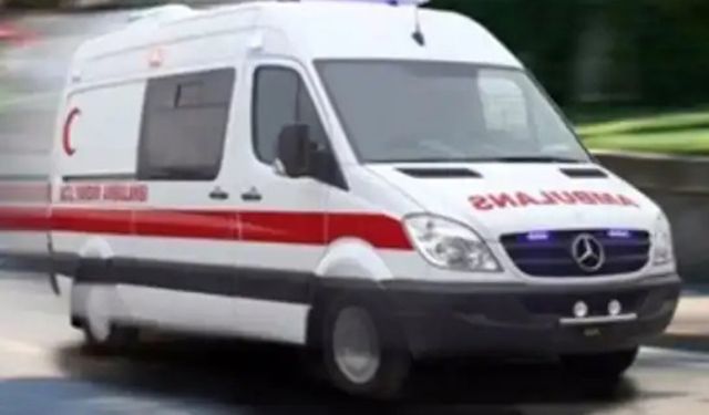 Ambulans ile otomobil çarpıştı: 6 yaralı