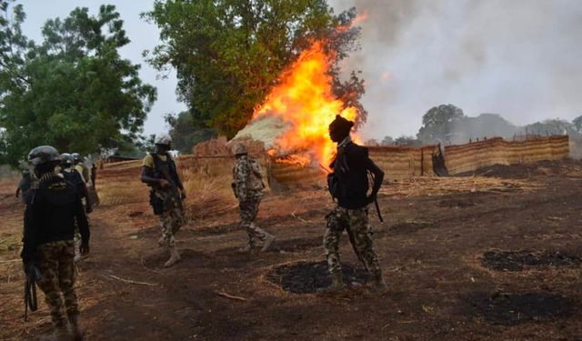 Benin'de askerlere yönelik bombalı saldırı: 4 ölü