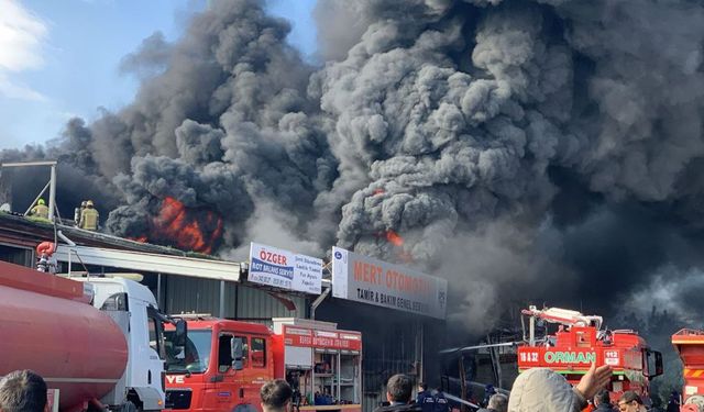 Bursa'da madeni yağ satan iş yerindeki yangın söndürüldü