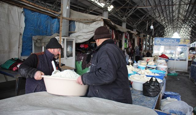 Çetin geçen kış mevsiminde pazar esnafı zor günler geçiriyor