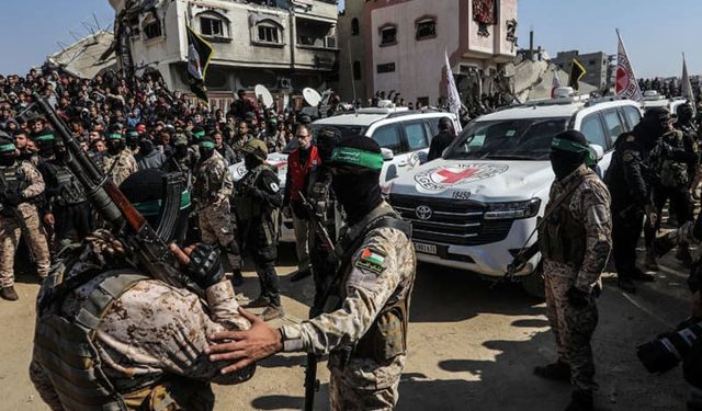 HAMAS yarın serbest bırakacağı 3 siyonist esirin ismini açıkladı    