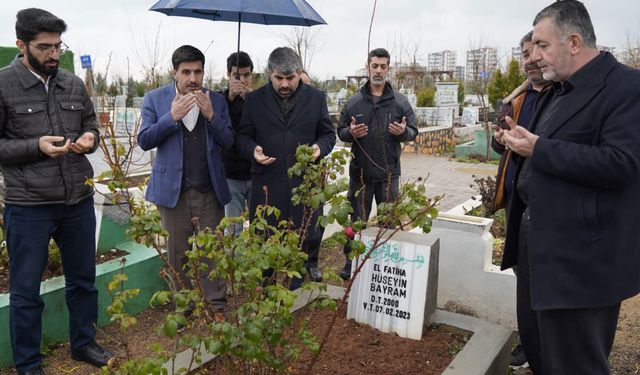 HÜDA PAR Milletvekili Dinç; depremde vefat edenlerin kabirlerini ziyaret etti