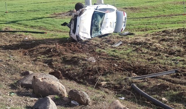 Kontrolden çıkan otomobil takla atarak devrildi 