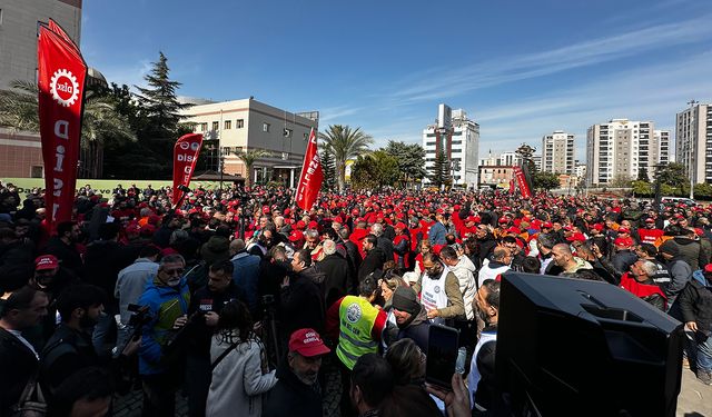 Ücretlerini alamayan CHP’li belediye çalışanları iş bırakma eylemine başladı 