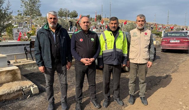 Umut Kervanı heyetinden Deprem Şehitleri Mezarlığı’na ziyaret