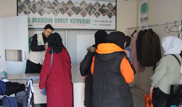 Umut Kervanı Mardin’den Ramazan arifesinde yüzlerce aileye gıda yardımı