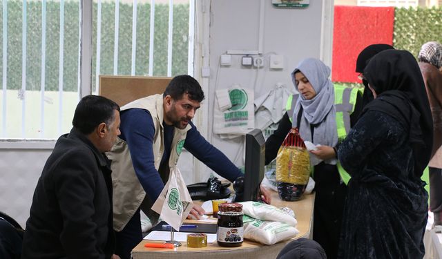 Umut Kervanı Ramazan ayı öncesi ihtiyaç sahiplerinin yüzünü güldürdü