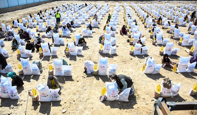 Afganistan'da ihtiyaç sahibi ailelere Ramazan desteği