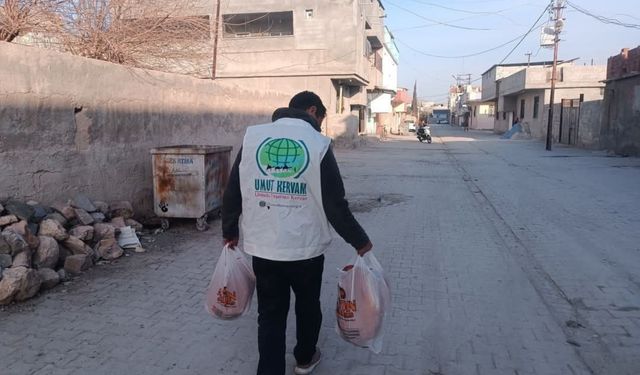 Akçakale Umut Kervanı'ndan ihtiyaç sahibi ailelere ekmek dağıtımı