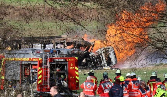 Almanya'da tanker ve tramvay çarpıştı: 3 ölü