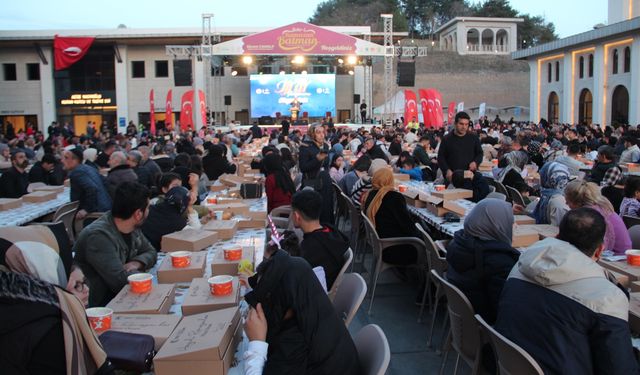 Batman'da binlerce esnaf iftar sofrasında bir araya geldi