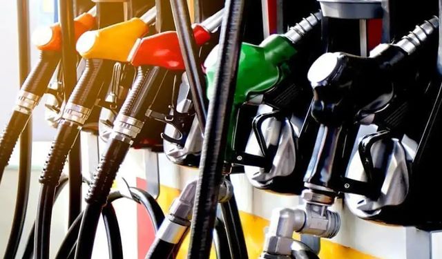 Benzine indirim geldi, tabela değişti