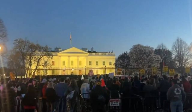 Beyaz Saray önünde Trump ve Netanyahu'nun Gazze katliamı protesto edildi