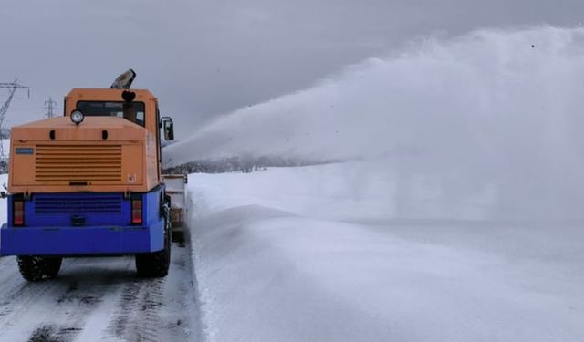 Bingöl’de yoğun kar yağışı nedeniyle 130 köy yolu ulaşıma kapandı