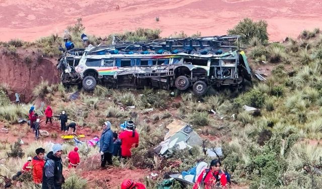 Bolivya'da otobüs kazası: 13 ölü, 20 yaralı