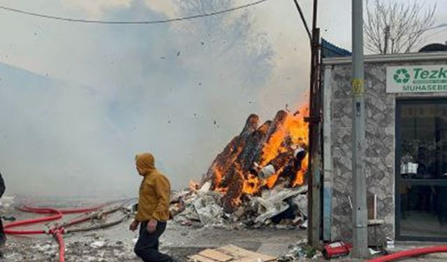 Bursa'da geri dönüşüm tesisindeki yangın söndürüldü