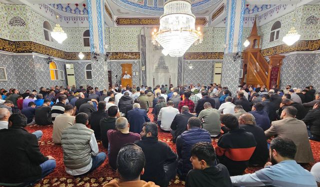 Cizre’de Kadir Gecesi’nde camiler doldu taştı