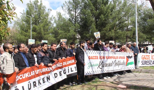 Dicle Üniversitesi öğrencilerinden "Gazze için ayağa kalk" etkinliği