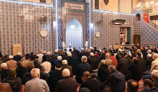 Erbaş: Gençlerimize, çocuklarımıza Kur'an-ı Kerim'i ve namaz kılmayı öğretelim