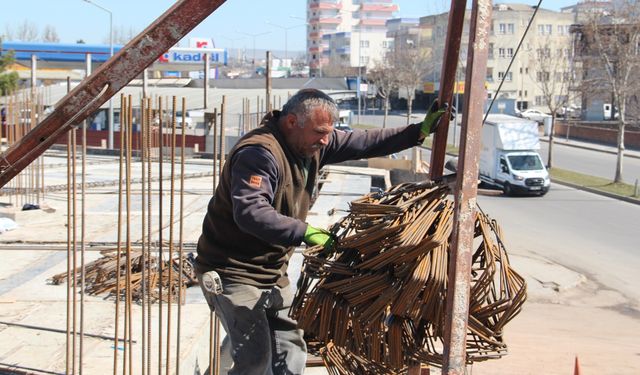 İnşaat işçilerinin zorlu mesaisi Ramazan’da da devam ediyor